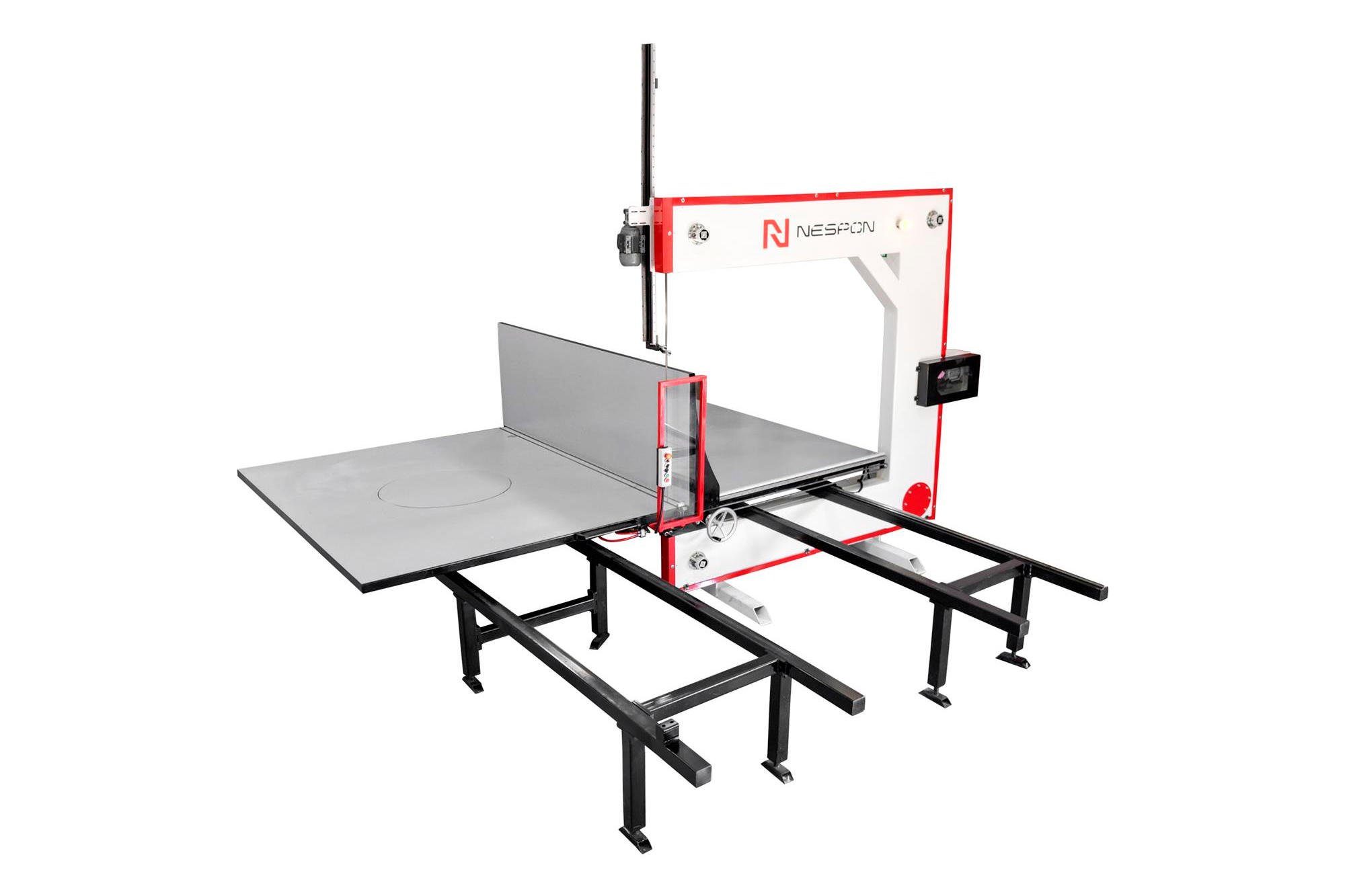 Makina gövdesi ve kullanılan rulman sistemleri, uzun süreli ve yoğun kullanımlarda bile yüksek dayanıklılık sağlar.
